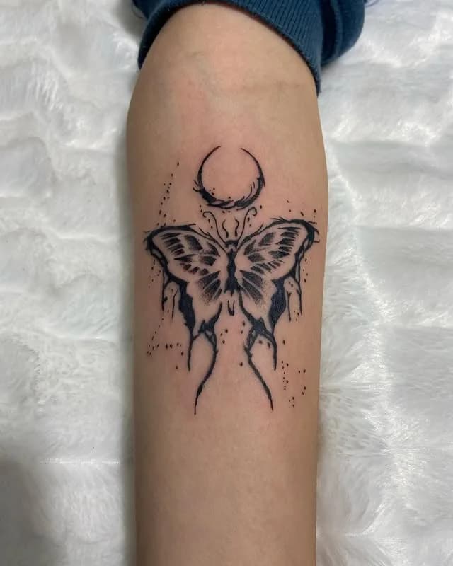 Tatuagem estilo Blackwork feita por Jeff Tattoo — estúdio de tatuagem em Gaspar, SC