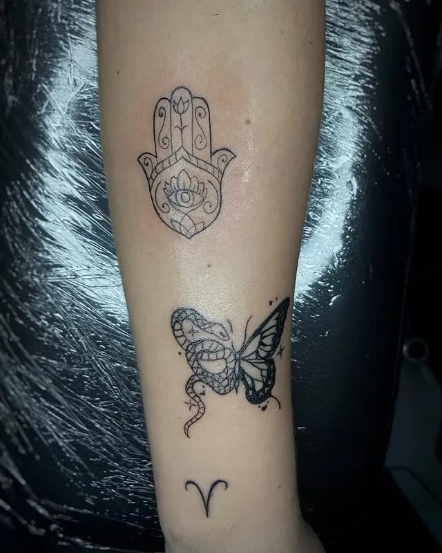 Tatuagem estilo Blackwork feita por Jeff Tattoo — estúdio de tatuagem em Gaspar, SC