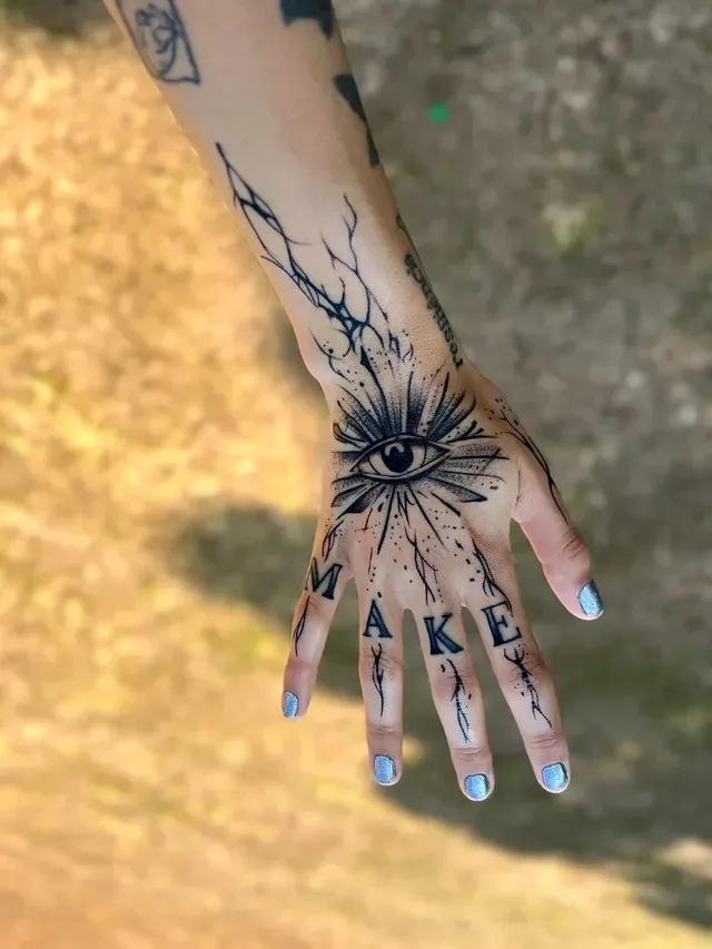 Tatuagem estilo Blackwork feita por Jeff Tattoo — estúdio de tatuagem em Gaspar, SC