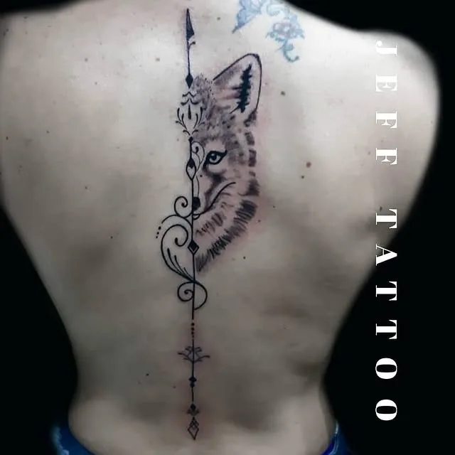 Tatuagem estilo Blackwork feita por Jeff Tattoo — estúdio de tatuagem em Gaspar, SC