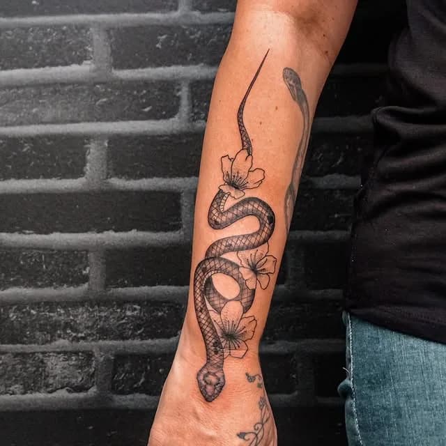 Tatuagem estilo Blackwork feita por Jeff Tattoo — estúdio de tatuagem em Gaspar, SC