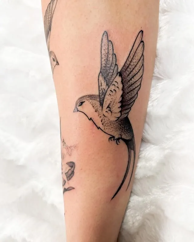 Tatuagem estilo Blackwork feita por Jeff Tattoo — estúdio de tatuagem em Gaspar, SC