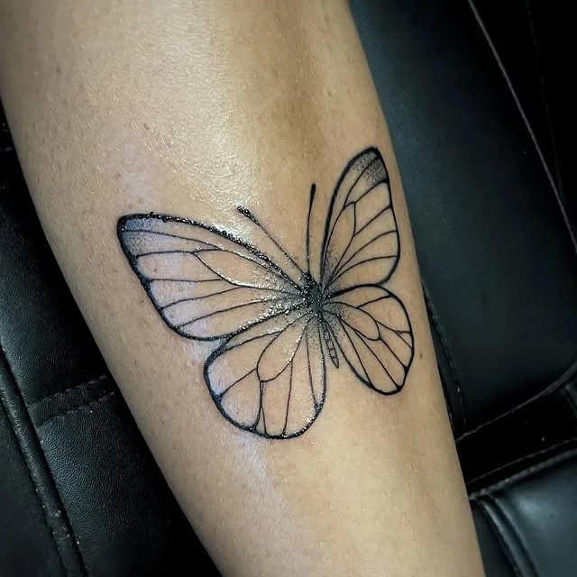 Tatuagem estilo Fineline feita por Jeff Tattoo — estúdio de tatuagem em Gaspar, SC