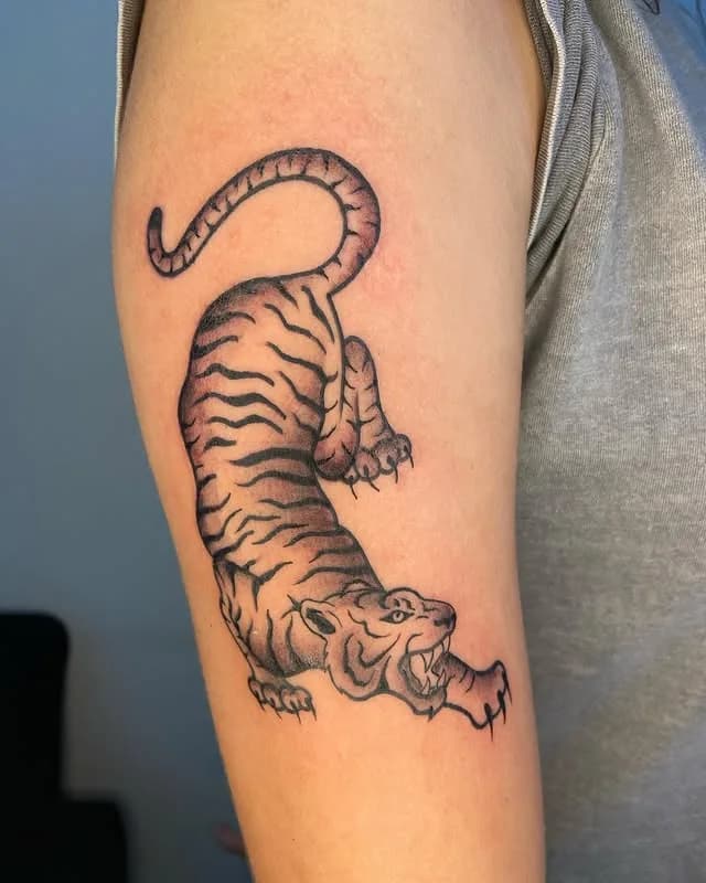 Tatuagem estilo Oriental feita por Jeff Tattoo — estúdio de tatuagem em Gaspar, SC